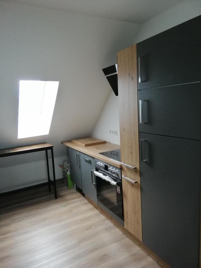 Moeblierte Dachgeschosswohnung In Ruhiger Lage Zu Vermieten Wetzlar Exterior photo